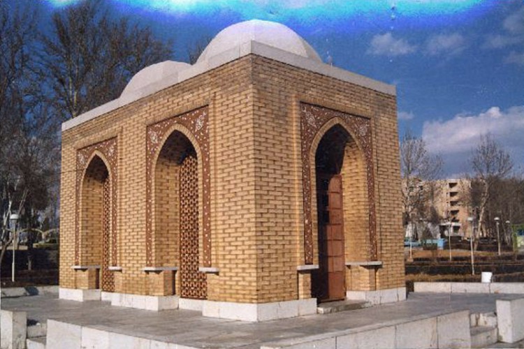 Arthur Upham Pope and Phyllis Ackerman Tomb in Isfahan by Mohsen Froughi  01 
