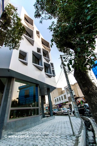 ساختمانی در پخ, دفتر معماری آینه, معماری معاصر ایران